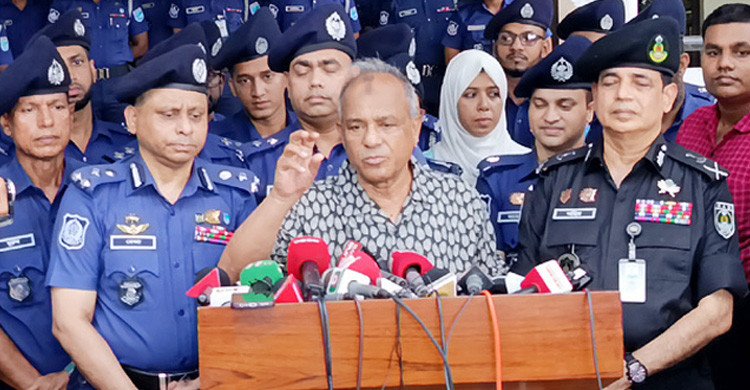 নির্বাচনের আগেই লুট হওয়া ও অবৈধ অস্ত্র উদ্ধার করা হবে: স্বরাষ্ট্র উপদেষ্টা